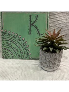 🛍️3/$30 Or 2/$20 🛍️ NEW Letter K Green Floral Ceramic Accent Tile Trivet 8”x8”